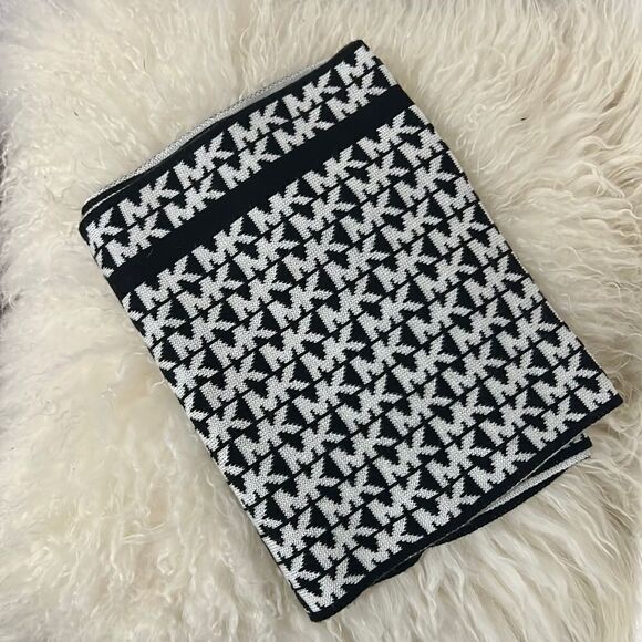 Michael Kors Black Logo Infinity Scarf Womens Neck Scarf - Picture 1 of 3